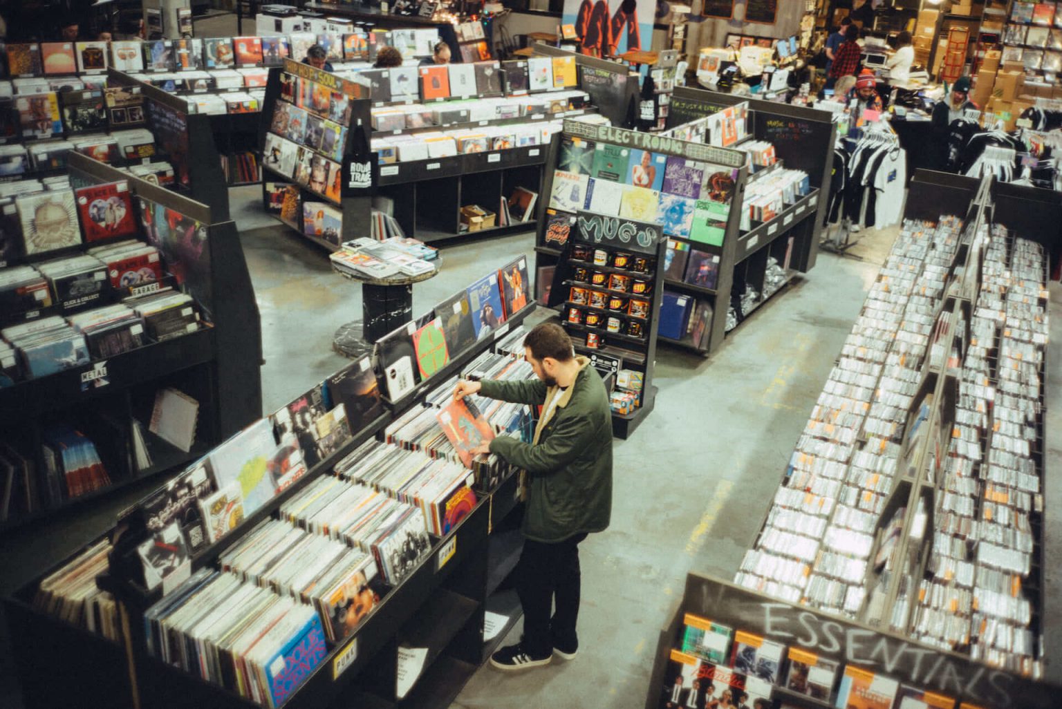 アナログレコード専門レーベル「Greenway Records」オーナーの“打ち合わせ場所、アイデアの棚、息抜きドーナツ屋、最近のベニュー”