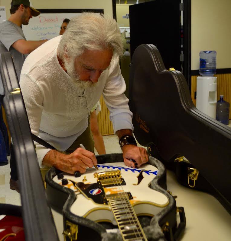Grateful Deadの創立メンバーで現Dead & CompanyのBob Weir。