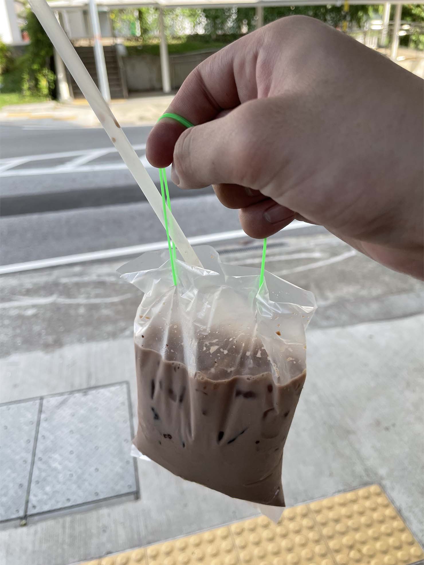 プラスチックの袋に入ったコーヒー