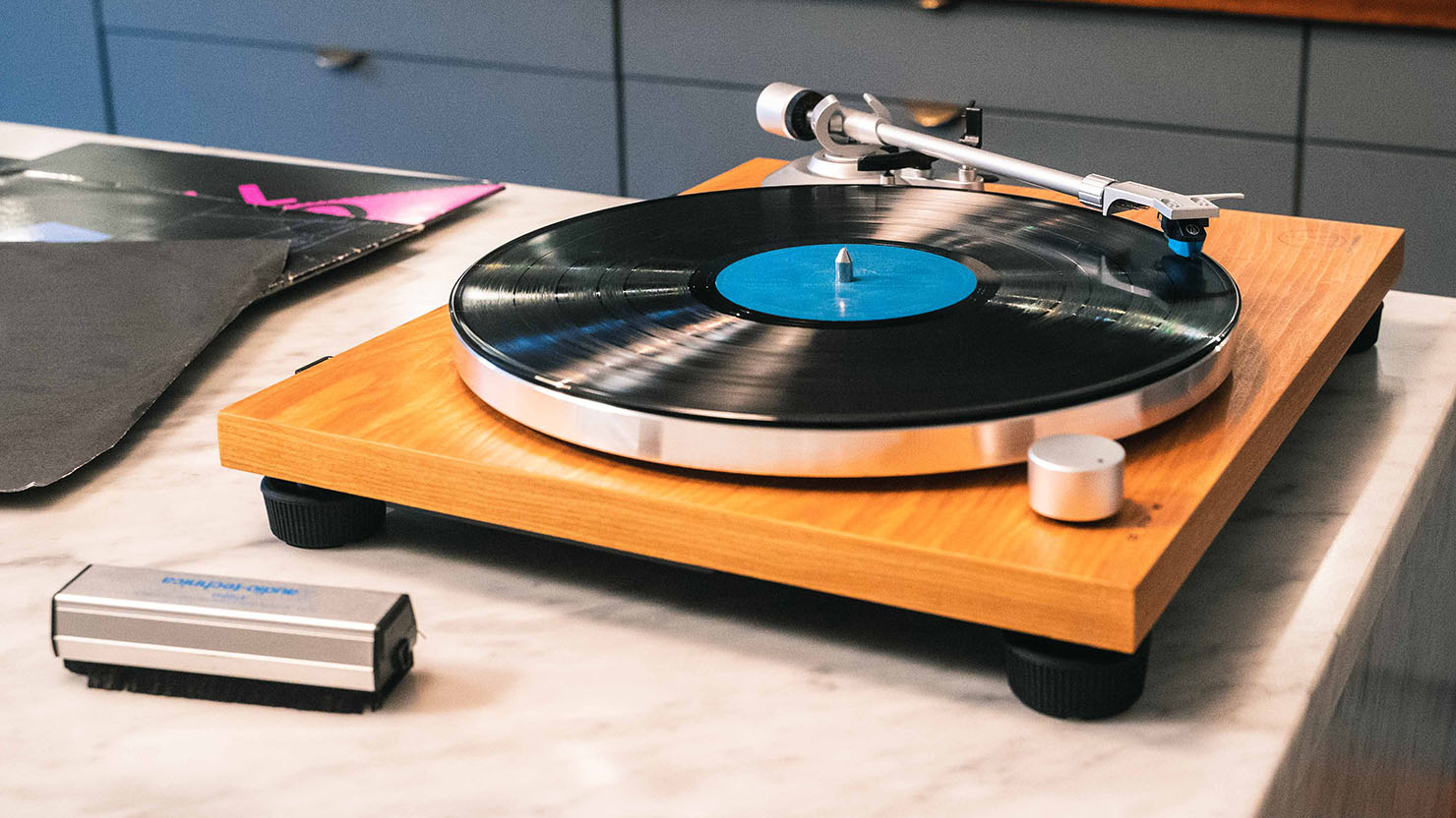 手軽にお掃除！レコードクリーナーの使い方