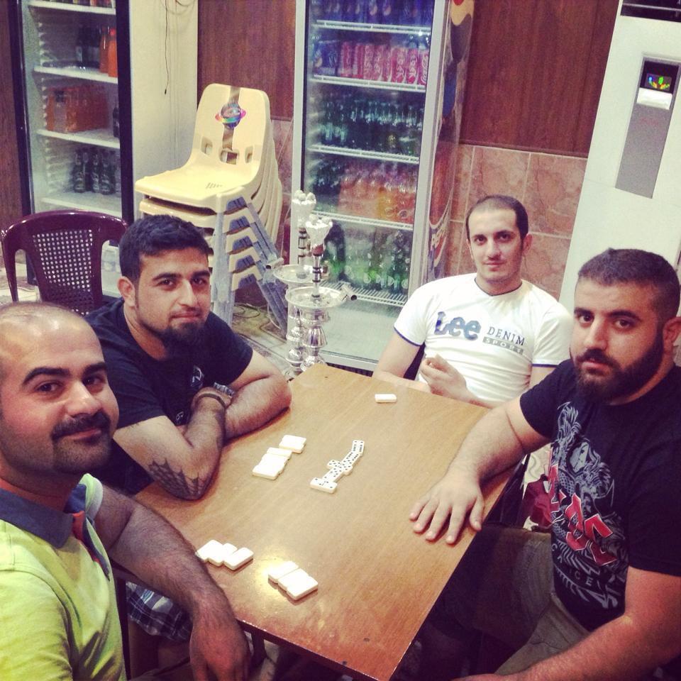 Lyaly-Kirkuk Caffeでは、いつものドミノタイム。