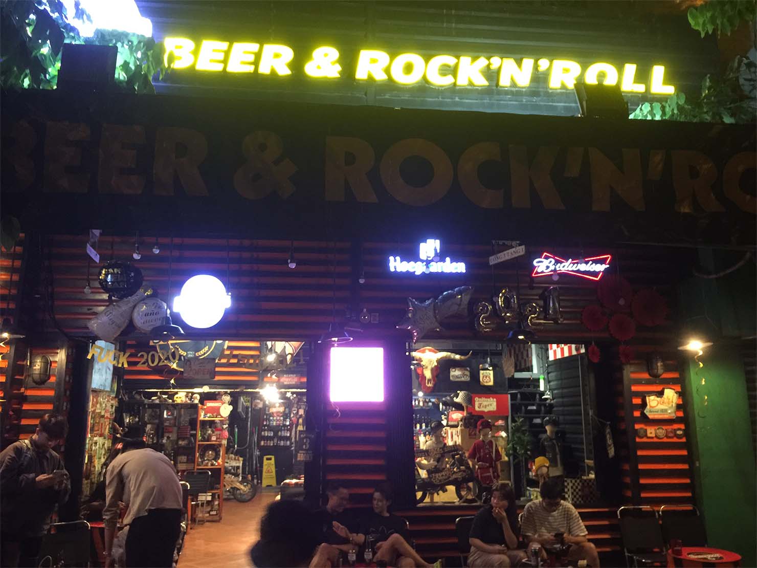 ホーチミン市ビンタン区にあるローカルロックバー。