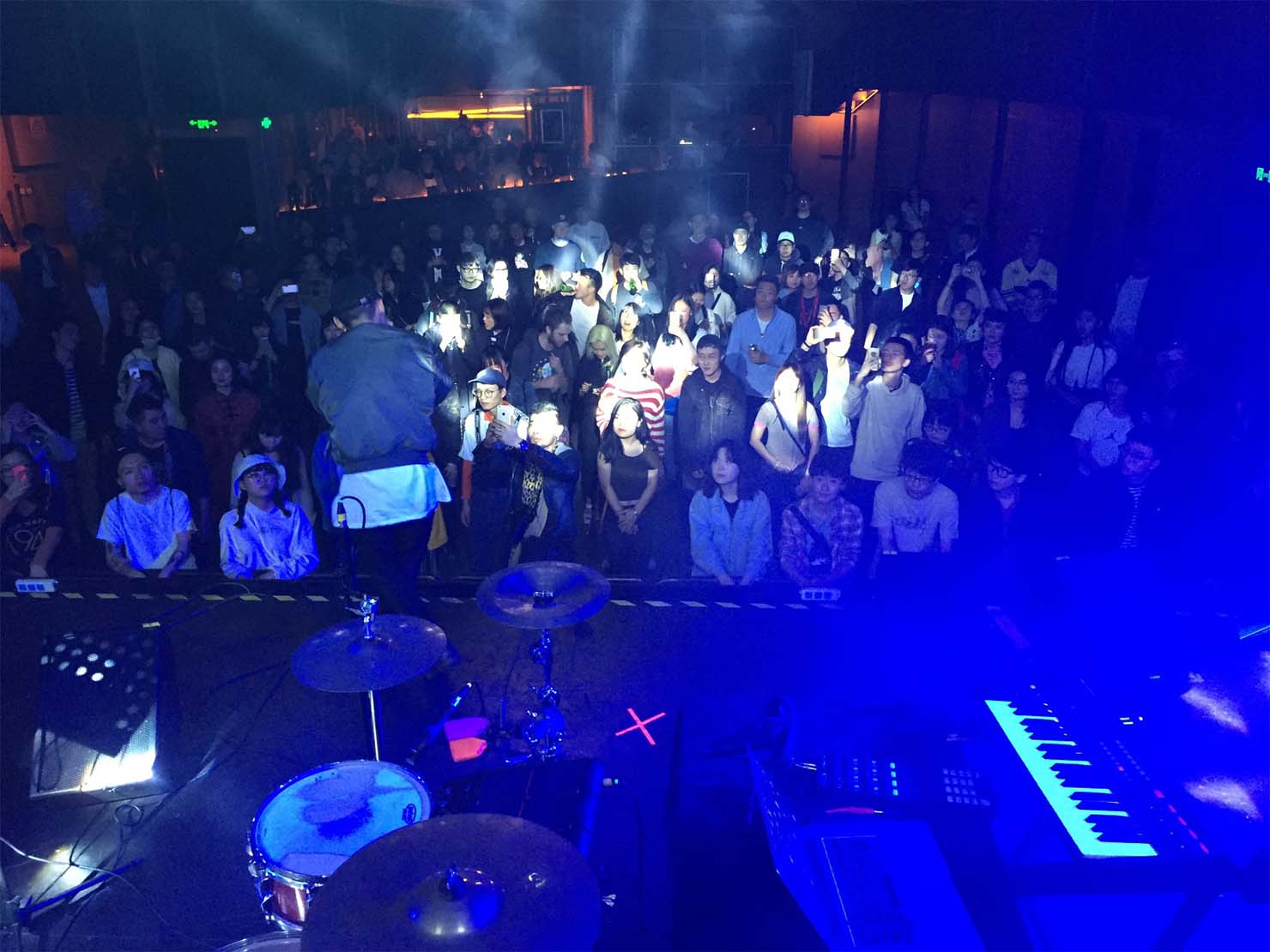 Little Barでのライブ風景。