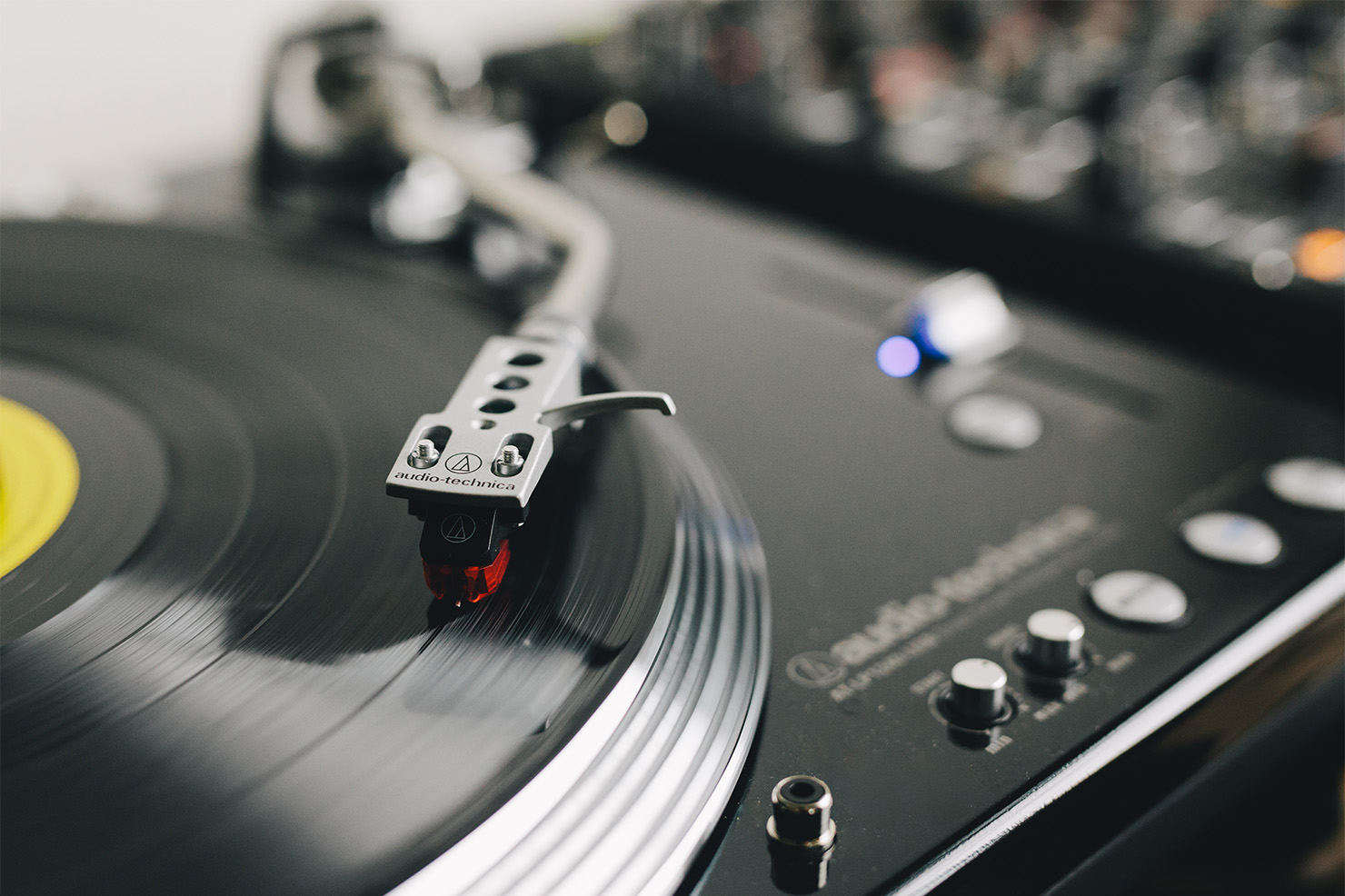 ヘッドシェル交換で変わるレコードの音〜選び方と楽しみ方〜