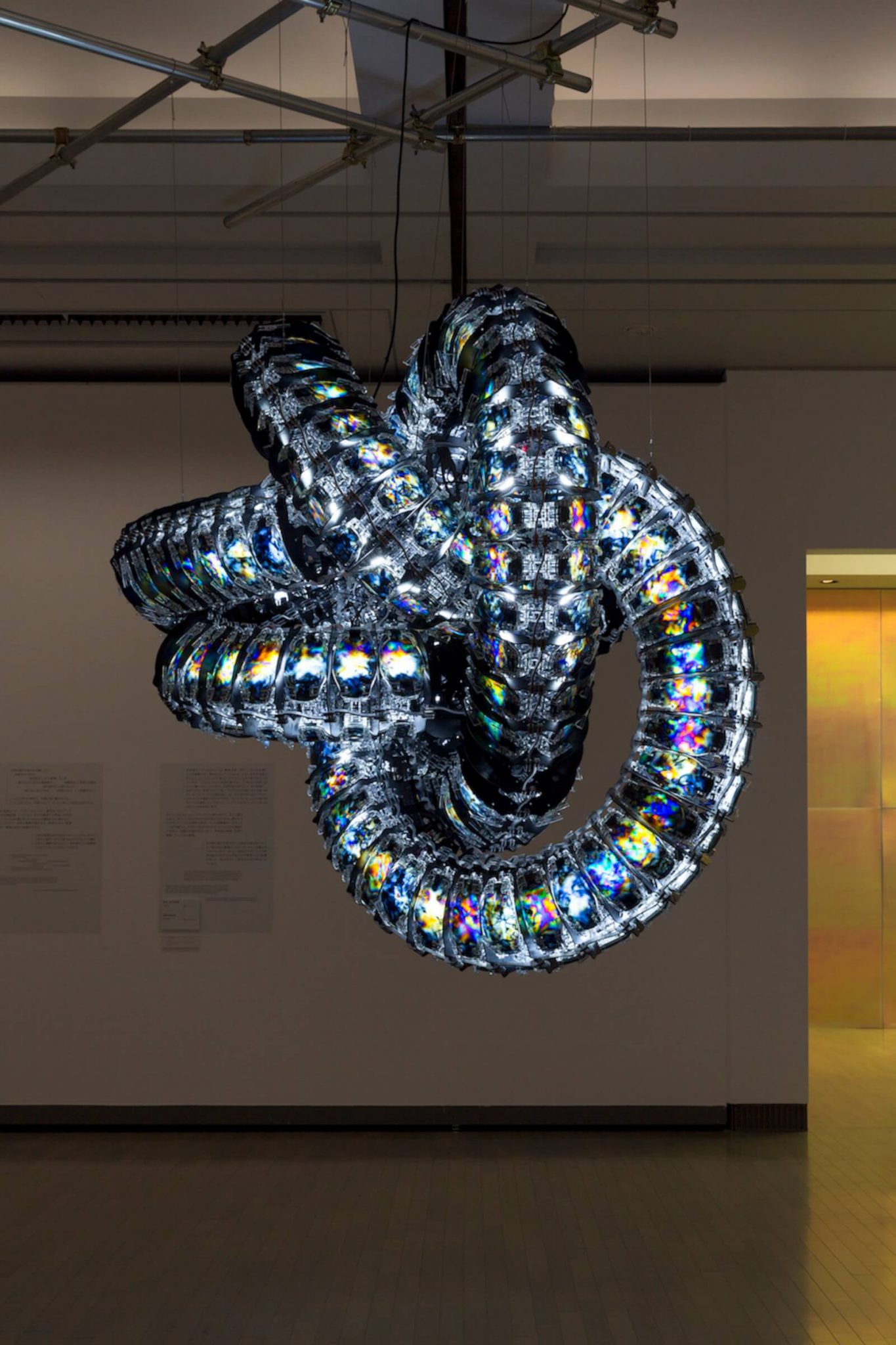 3年に一度の現代アート国際展＜ヨコハマトリエンナーレ2020＞の「AFTERGLOW–光の破片をつかまえる」で時空を超えた思考の旅へ出よう