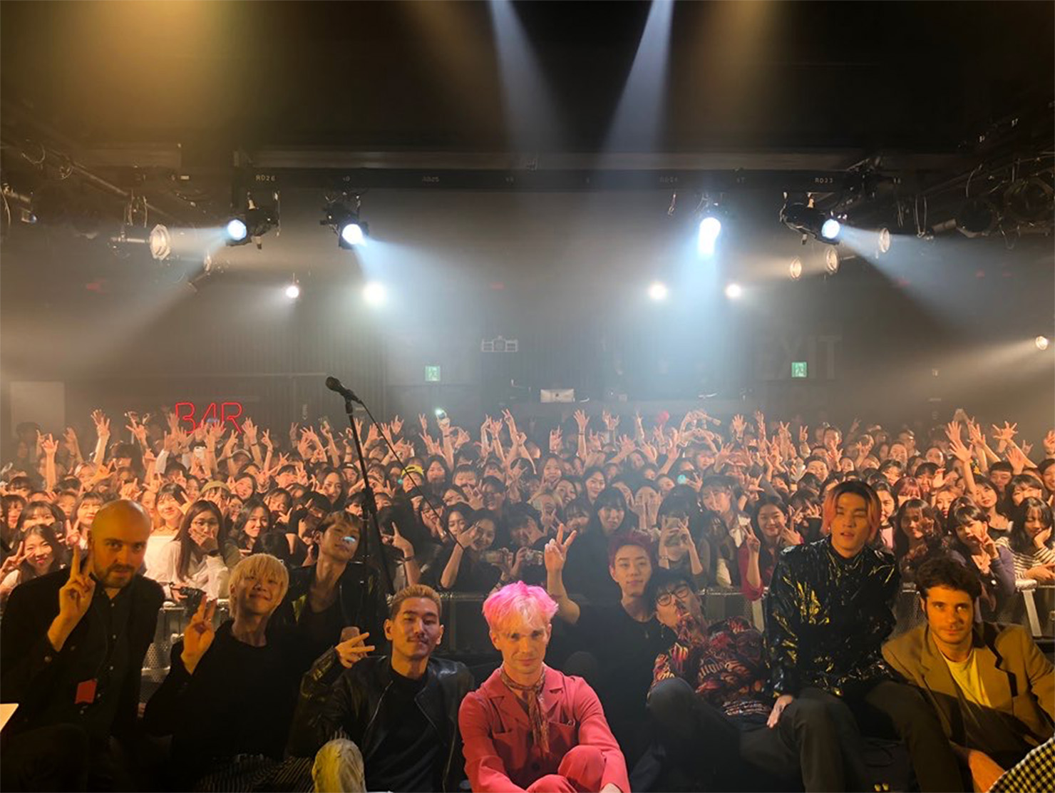 ライブ後に観客と