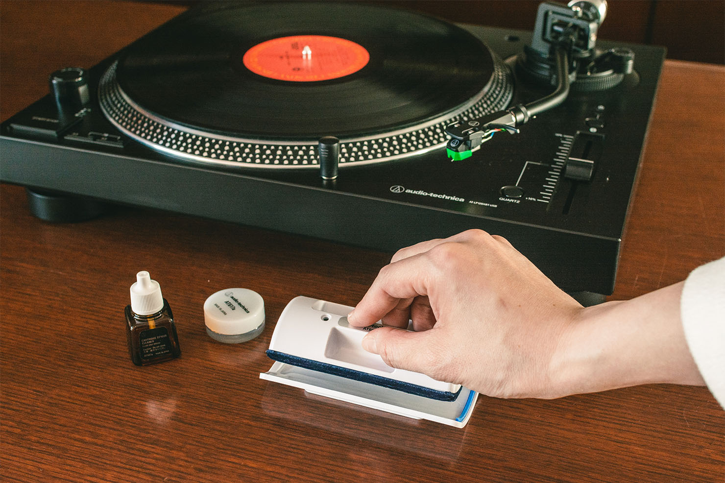 レコードはホコリを払い、静電気を除去しましょう。〜オーディオライターのレコード講座〜