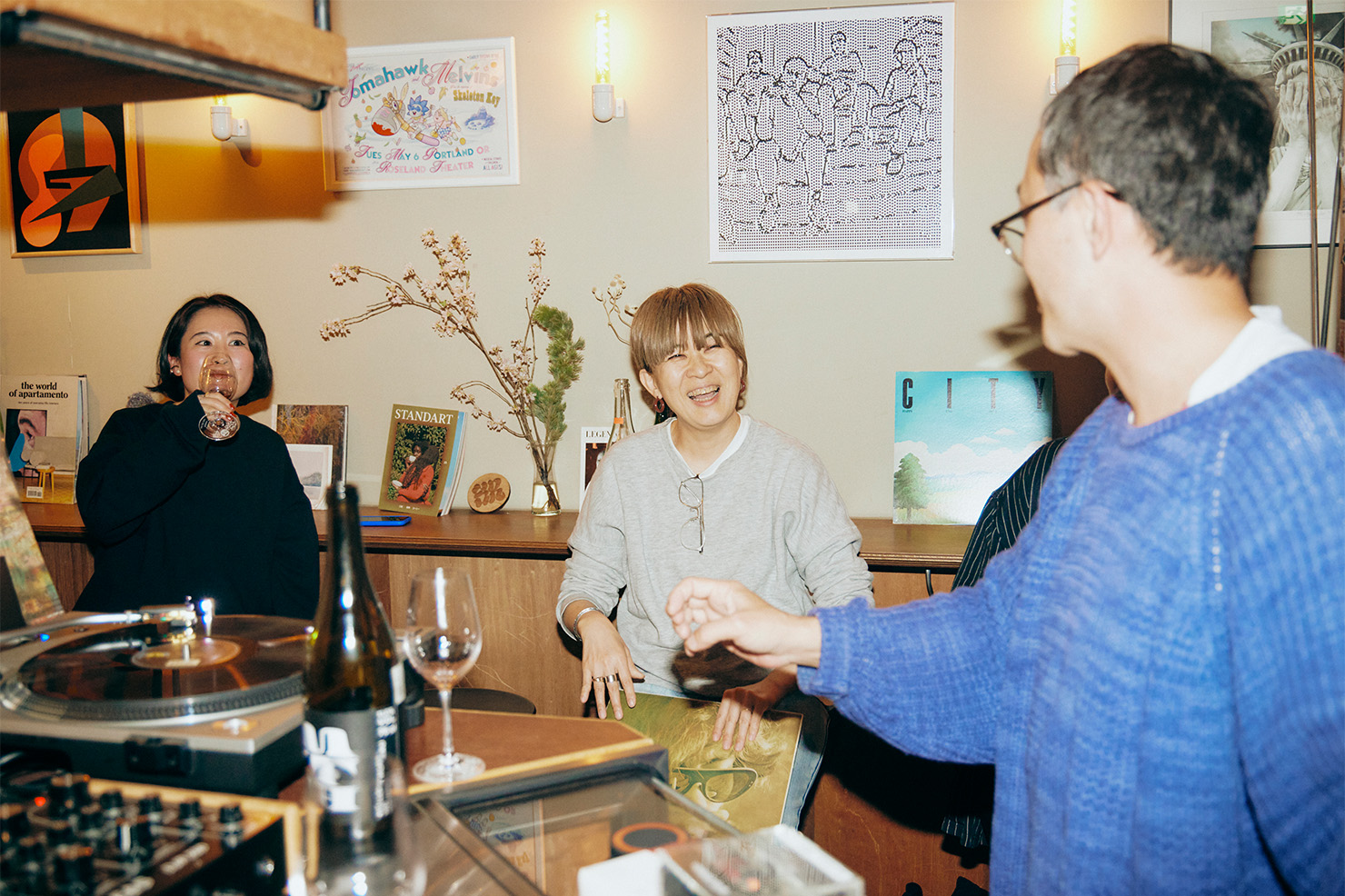 レコード針の違いで音が変わり、驚く一同