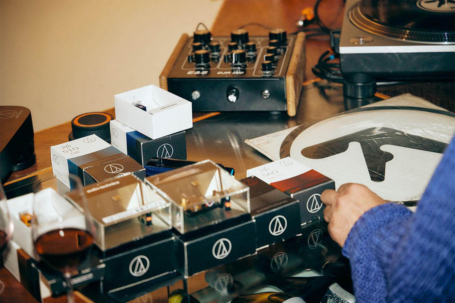 「VM760SLC」 で視聴　Aphex Twin 『Selected Ambient Works 85–92』 収録曲 「Xtal」