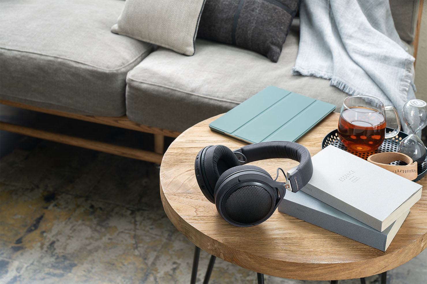 新体験。開放型Bluetoothヘッドホン​ATH-HL7BT​​がおうち時間の主役を張る。