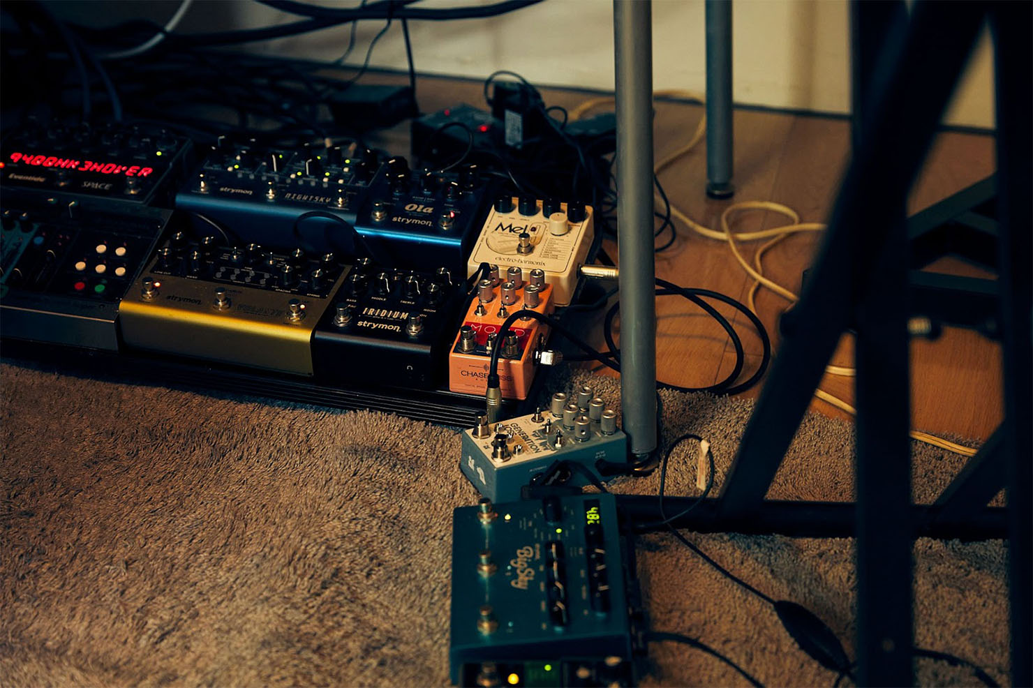 ギターをエフェクターにいっぱい通してギターっぽくない音にする