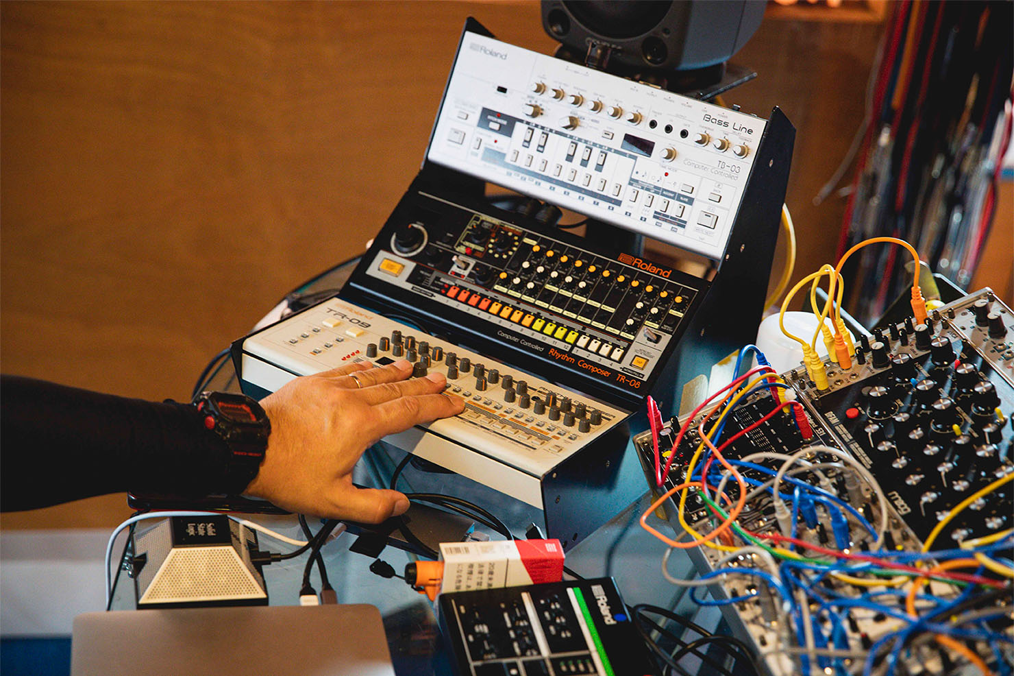 RolandのBoutiqueシリーズの3台。 最下段がTR-09。