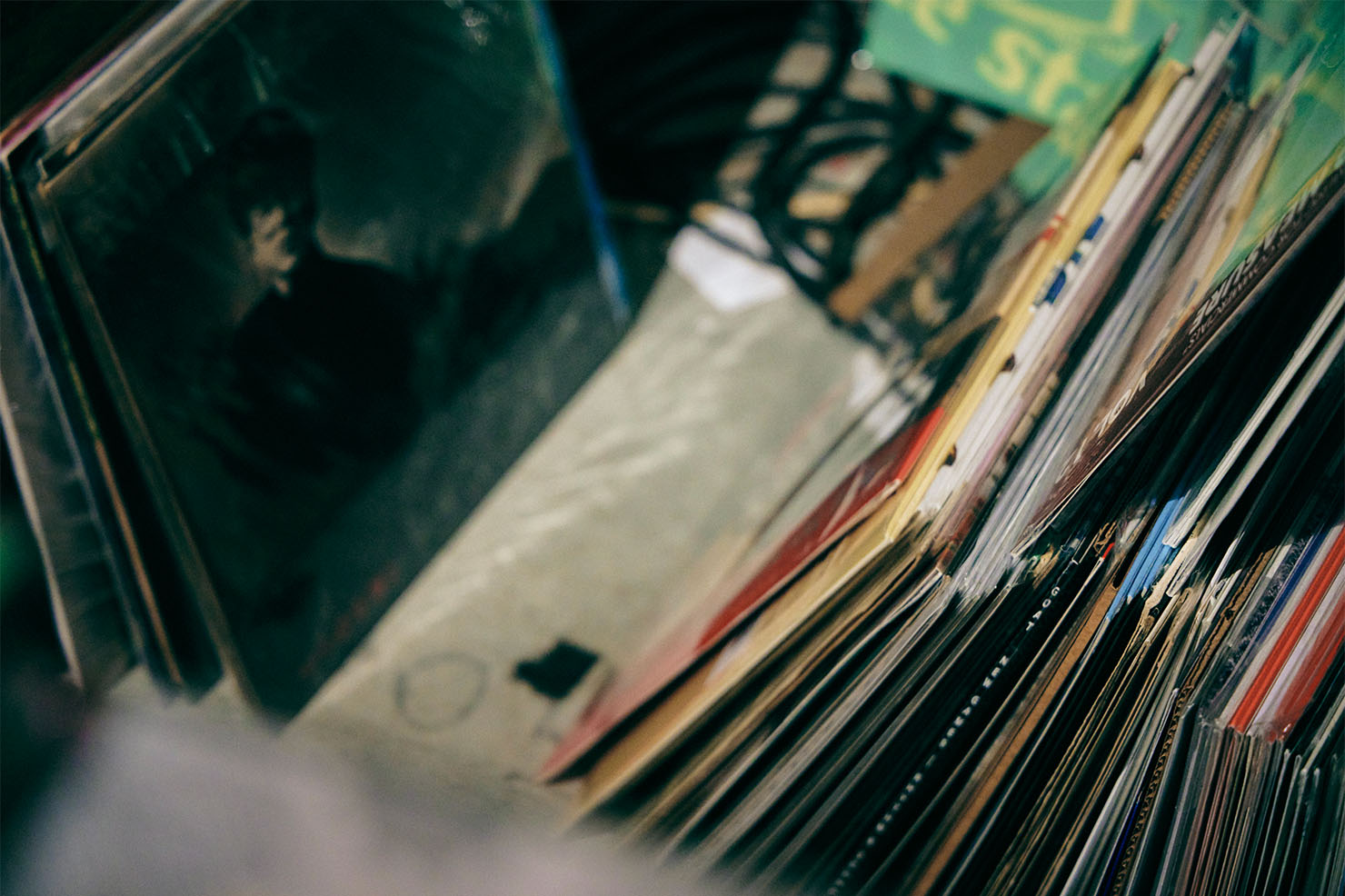 はじめてのレコード体験は、どんな曲でしたか？
