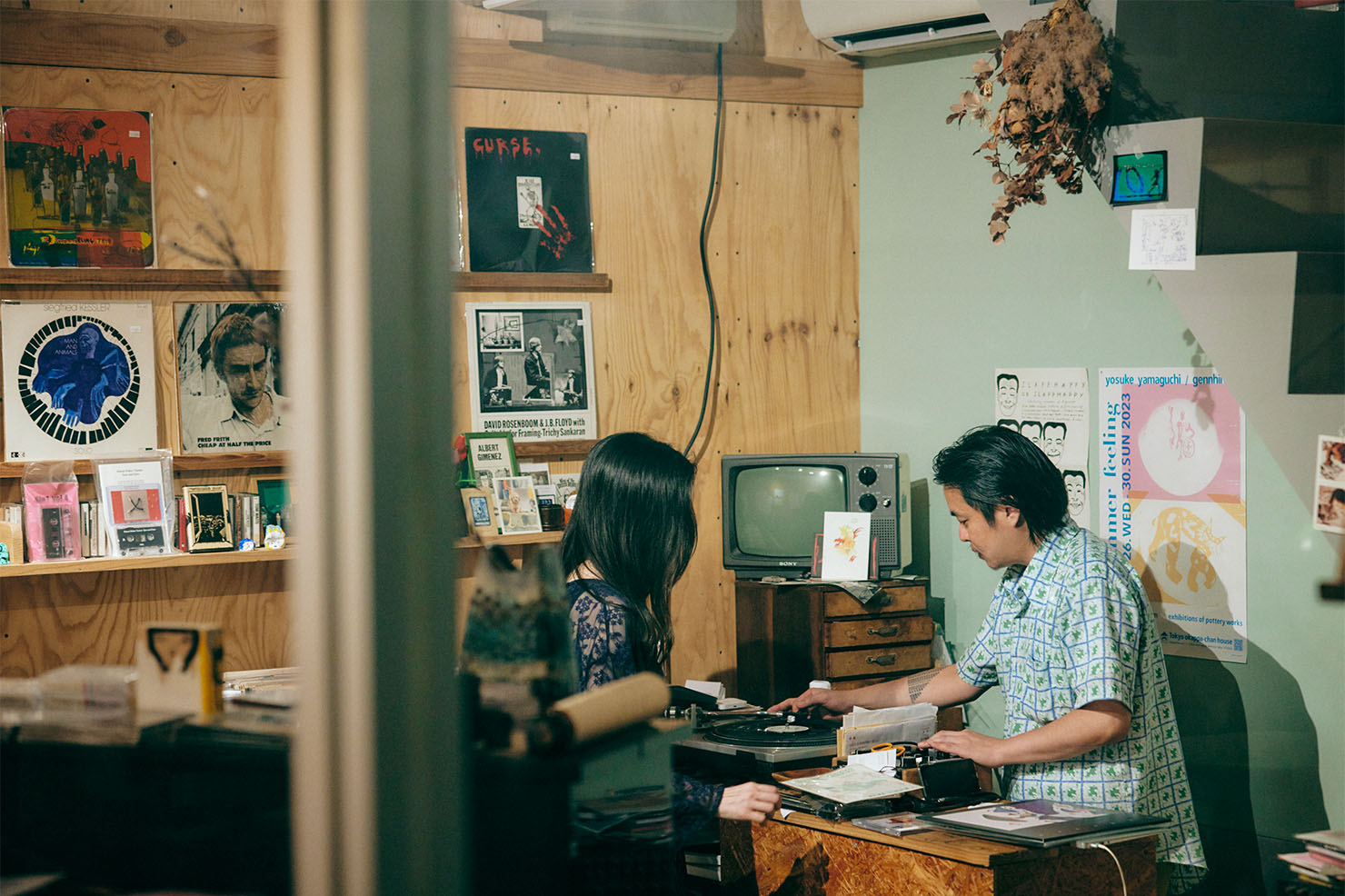 ローカルな視点やインディペンデントなアーティストをレコード屋がハブとなって応援するような姿勢がこれからより大事になってくる気がします