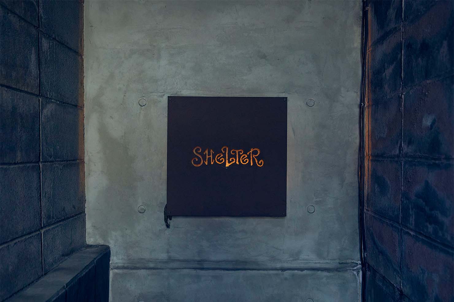 SHeLTeRの看板