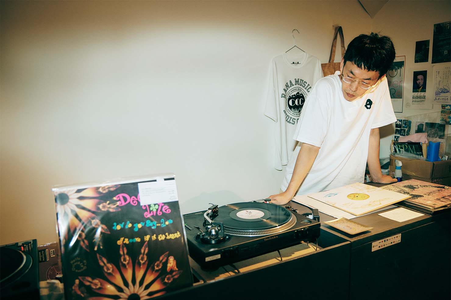 「VM750SH」で視聴 Deee-Lite 『Hello...It's Groove O'Clock』 収録曲 「How Do You Say...Love」