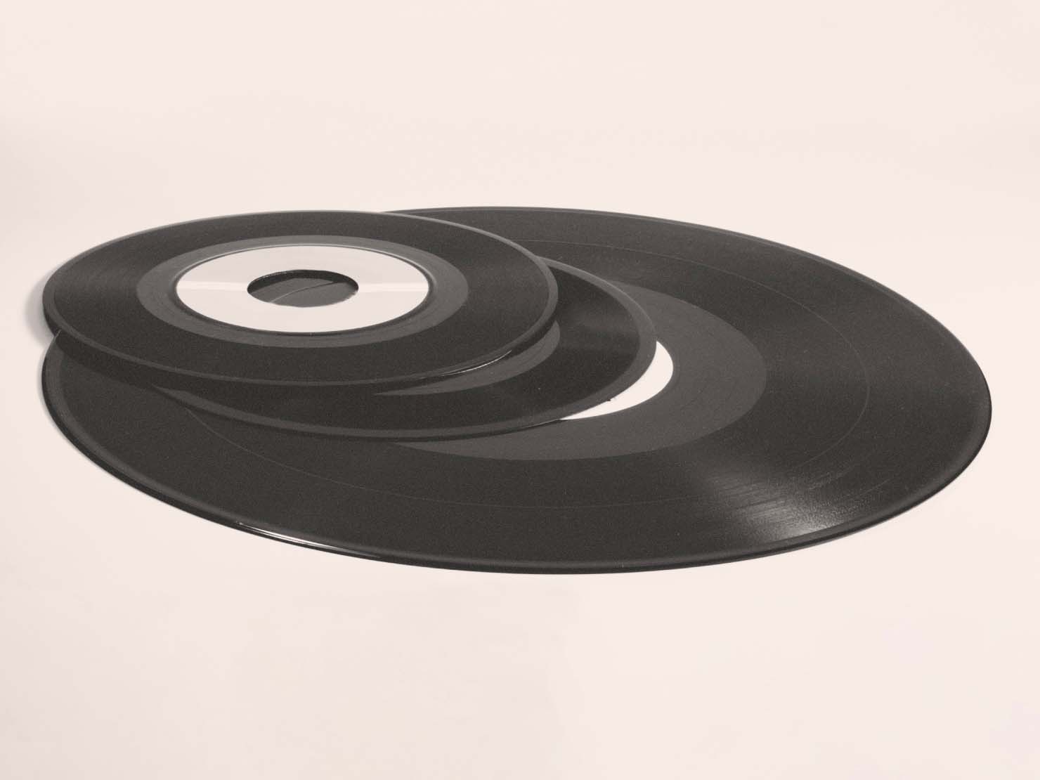 「LP（Long Play）」は1948年にアメリカのコロムビア社から初めて発売