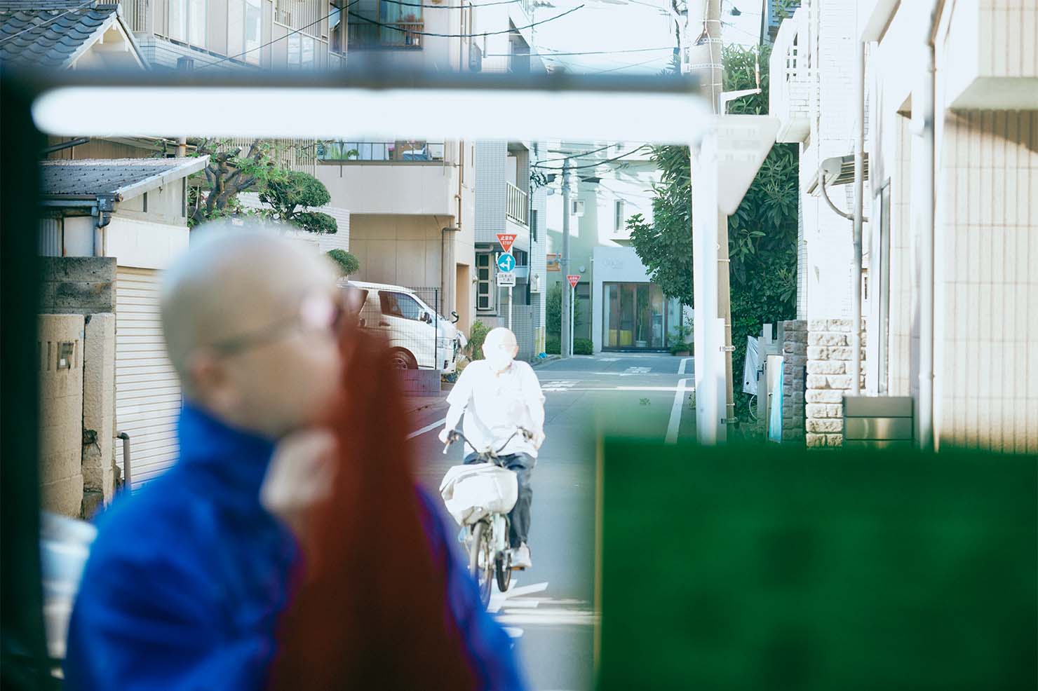 店内から外を見た景色