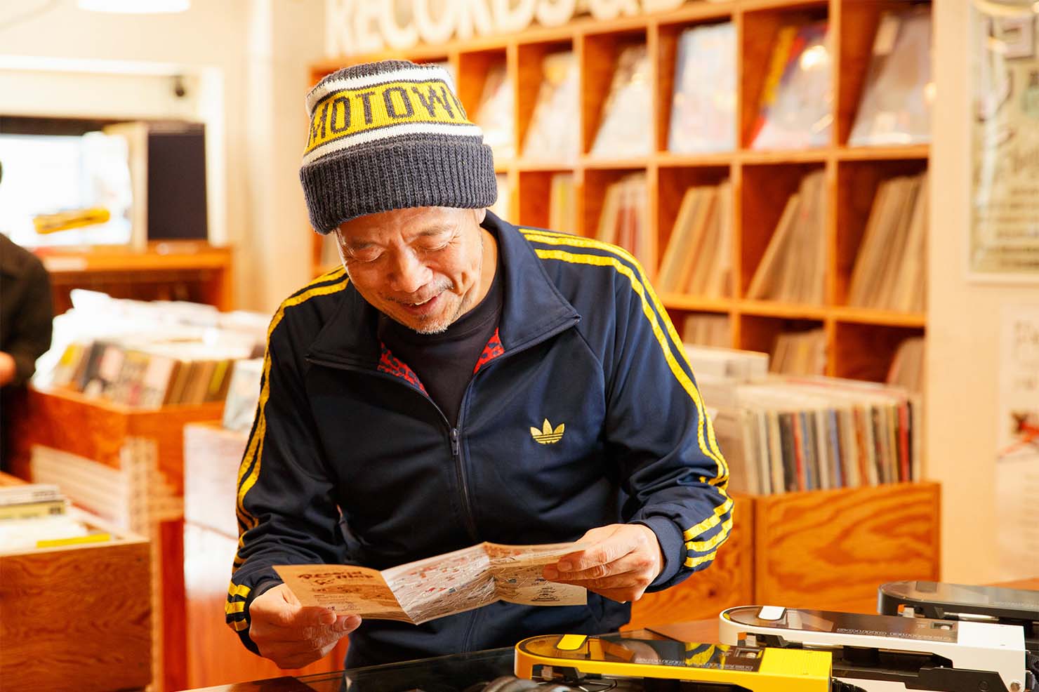 レコードマップを眺めるDJMURO