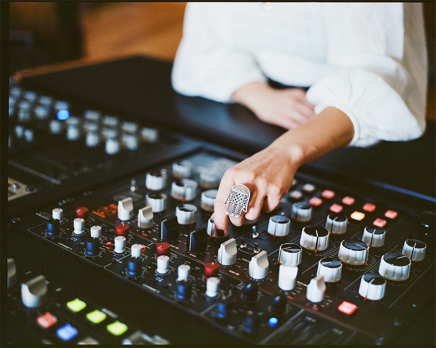 Björkは音楽業界の時代遅れのルールを全く気にしていない