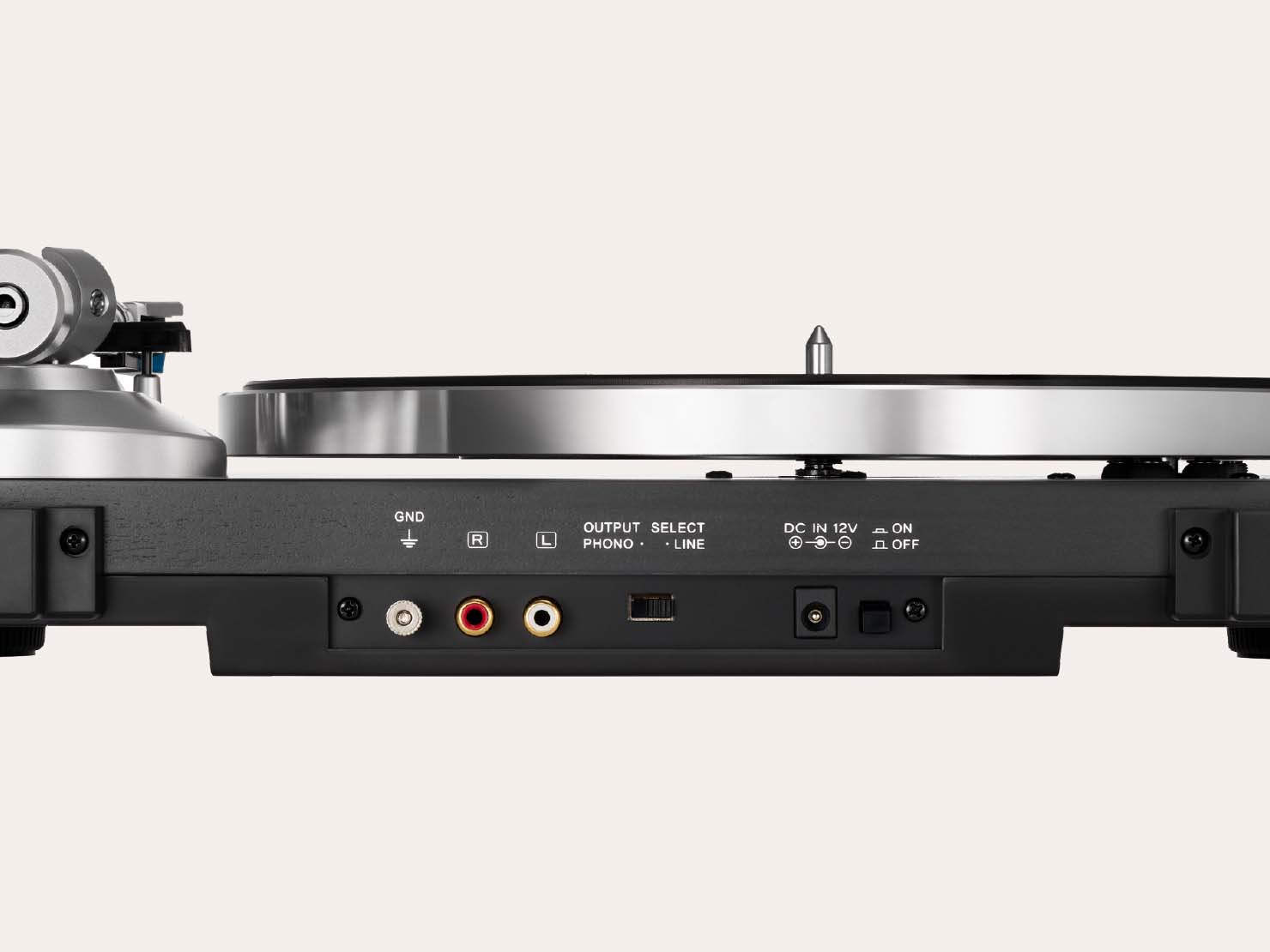 画像はAT-LPW30 BK。 スイッチでPHONOとLINEが切り替えられる。