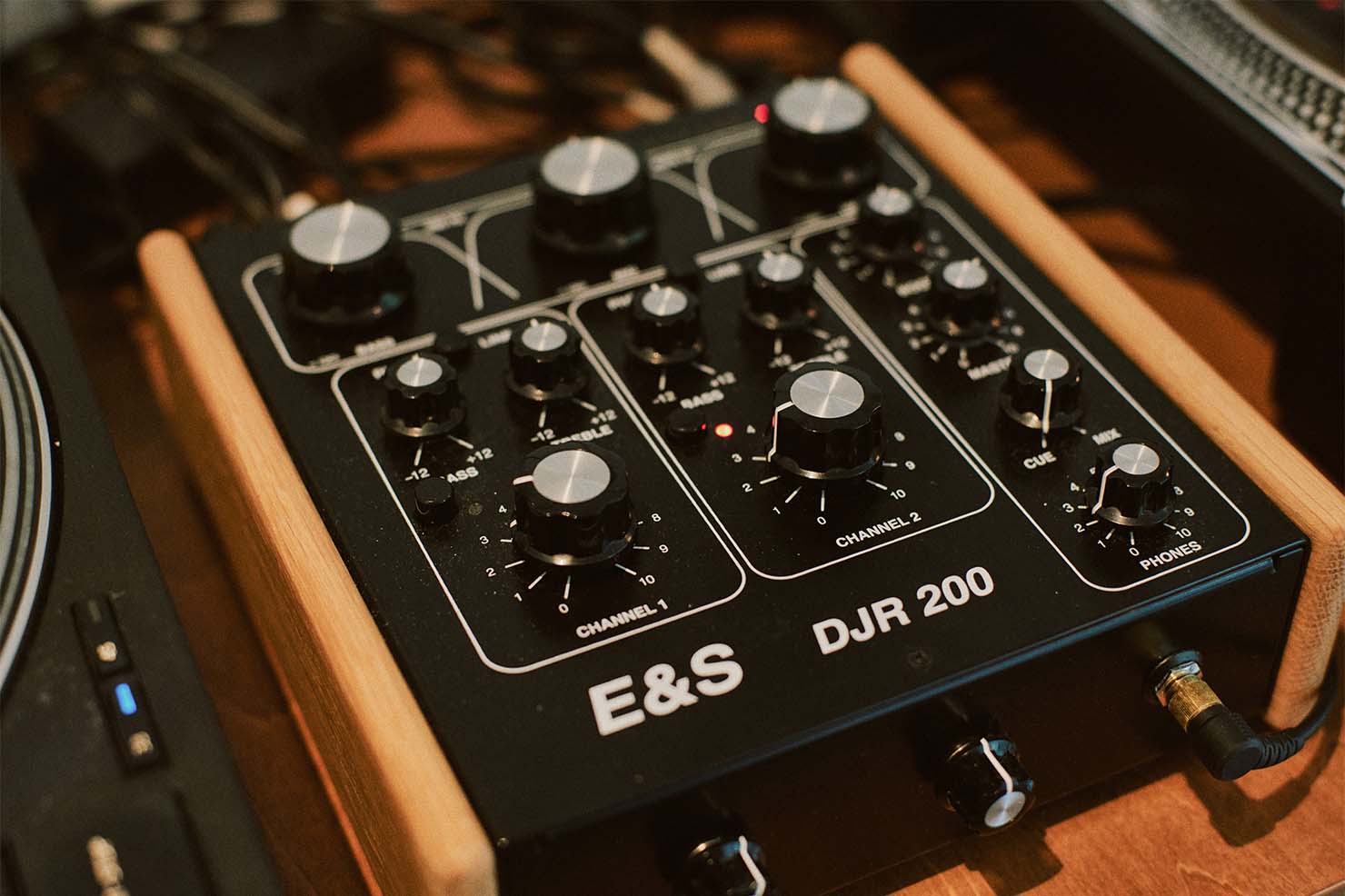 フランスのE&S社製ロータリーミキサーDJR 200も使用