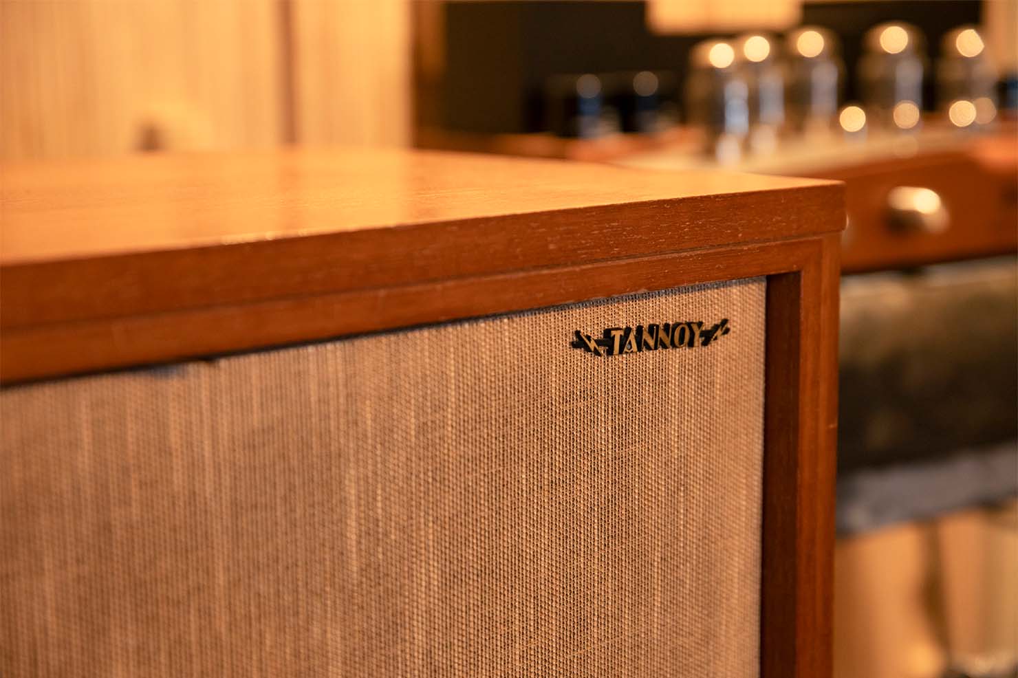 いまリスニング用に使っているのは、TannoyのRectangular York HPD385