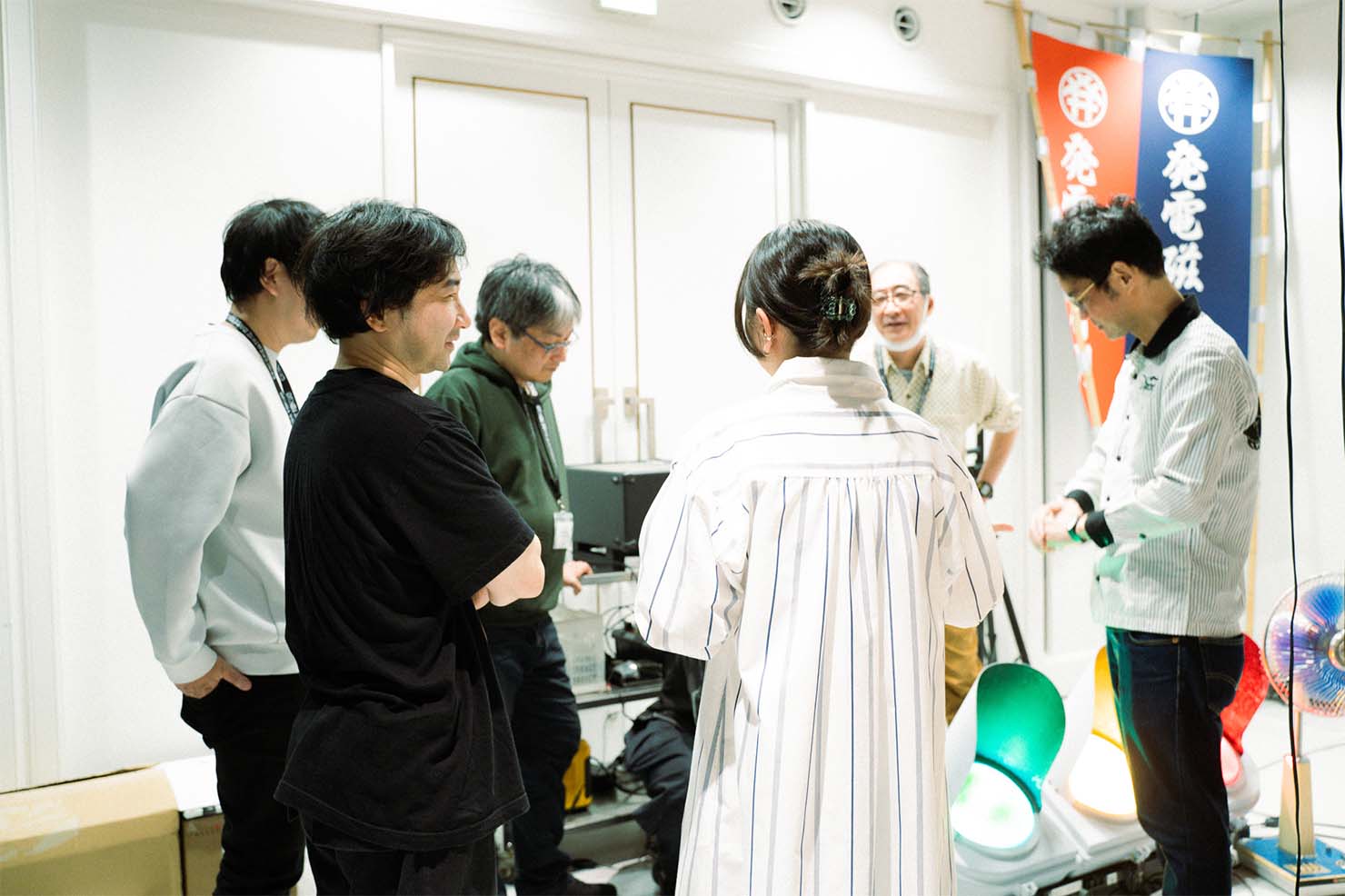 家電関連のメーカーに勤めているエンジニアやデザイナー、ミュージシャンなど、プロアマを問わないさまざまな人々が集まってきて、2〜3人でスタートしたところから現在は100人を超えるメンバーが参加