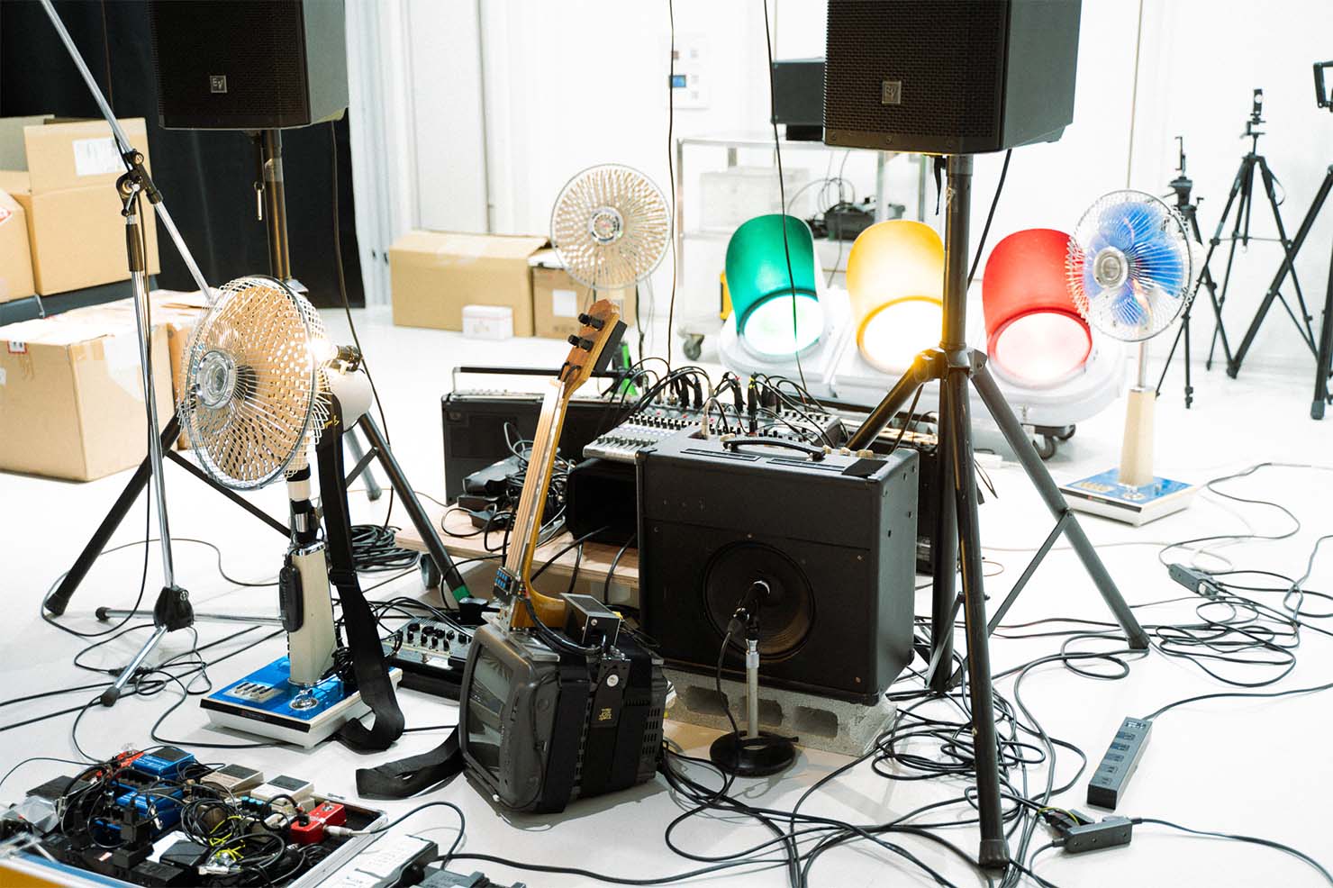 古い電化製品でできているからこその、独特な音の揺らぎ