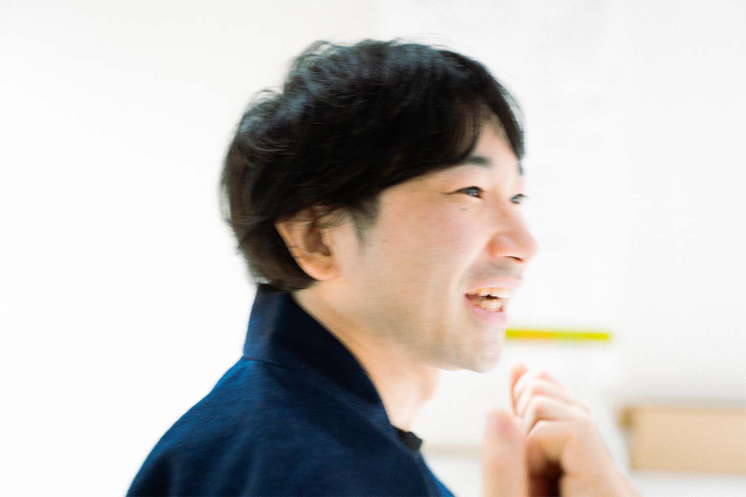 人と集まって活動することについて語る和田永氏