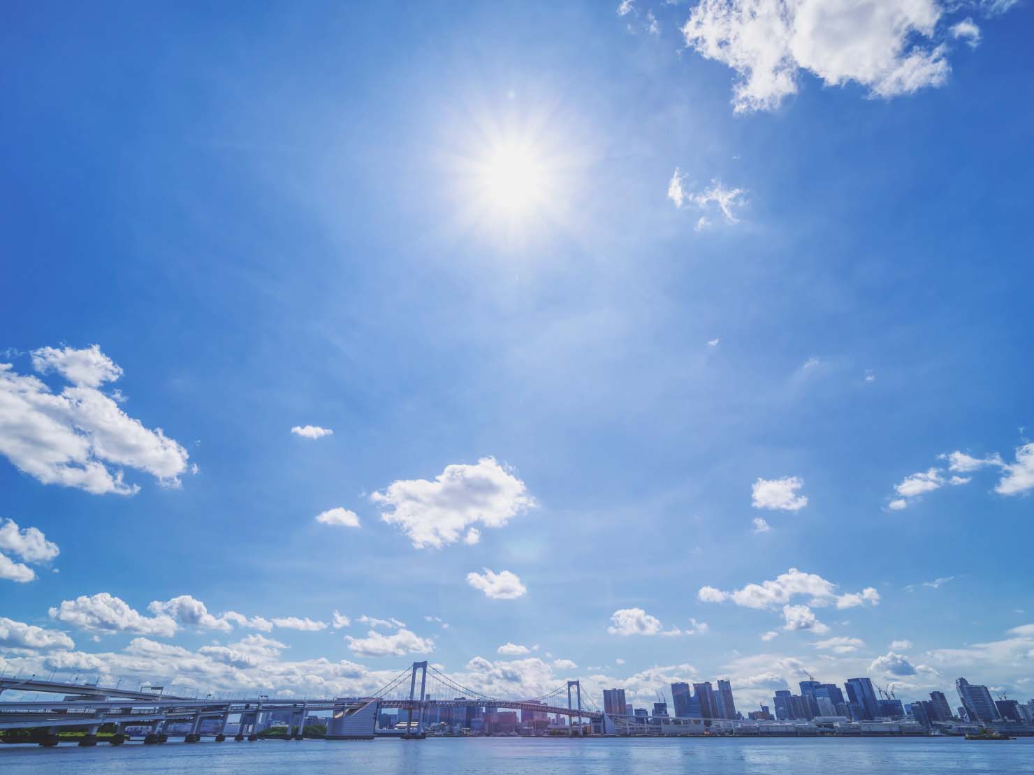 吉村弘の音楽は、刻々と姿を変えながら空に浮かぶ雲のように、自然で生き生きとした存在