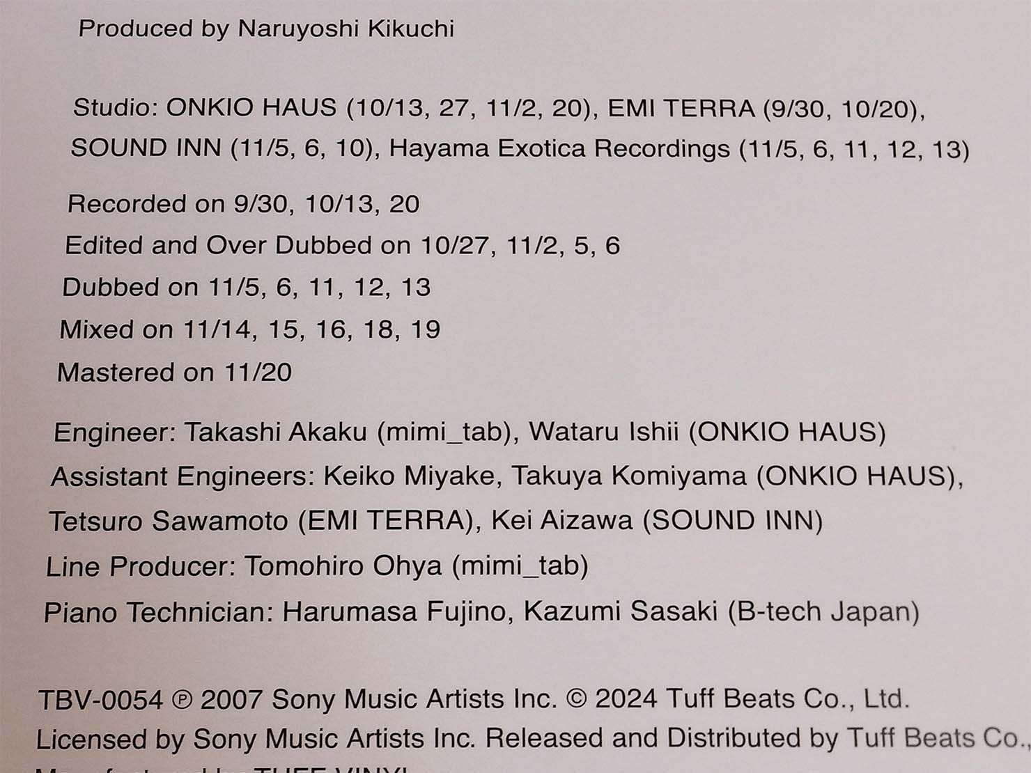 アルバム裏面のクレジットをよく見ると、録音期日とは別に、編集とオーバーダビング、ダブ、ミキシング、マスタリングの日付が個別に記されている