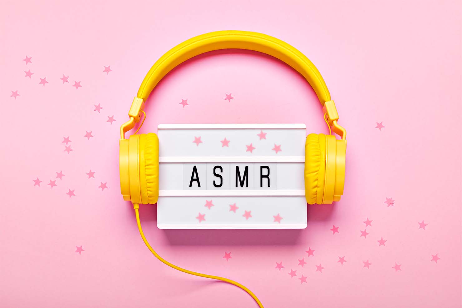 ASMRは「Autonomou Sensory Meridian Response」の略で、自立感覚の絶頂的な反応を意味する