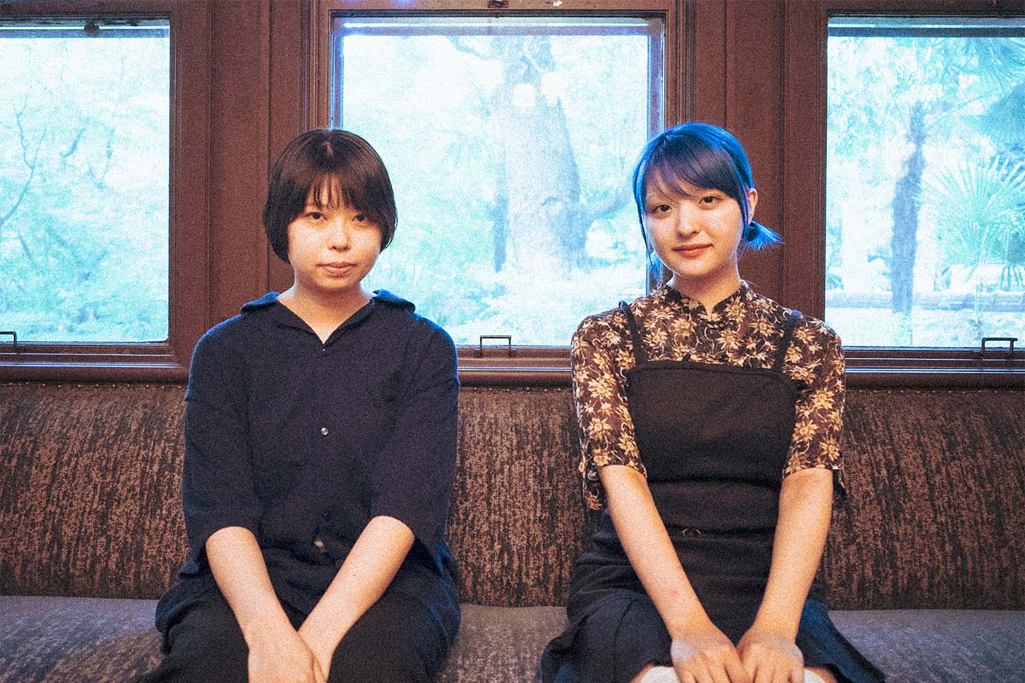 1階・クラシカルルームにて（左から：岩井莉子、高橋芽以）
