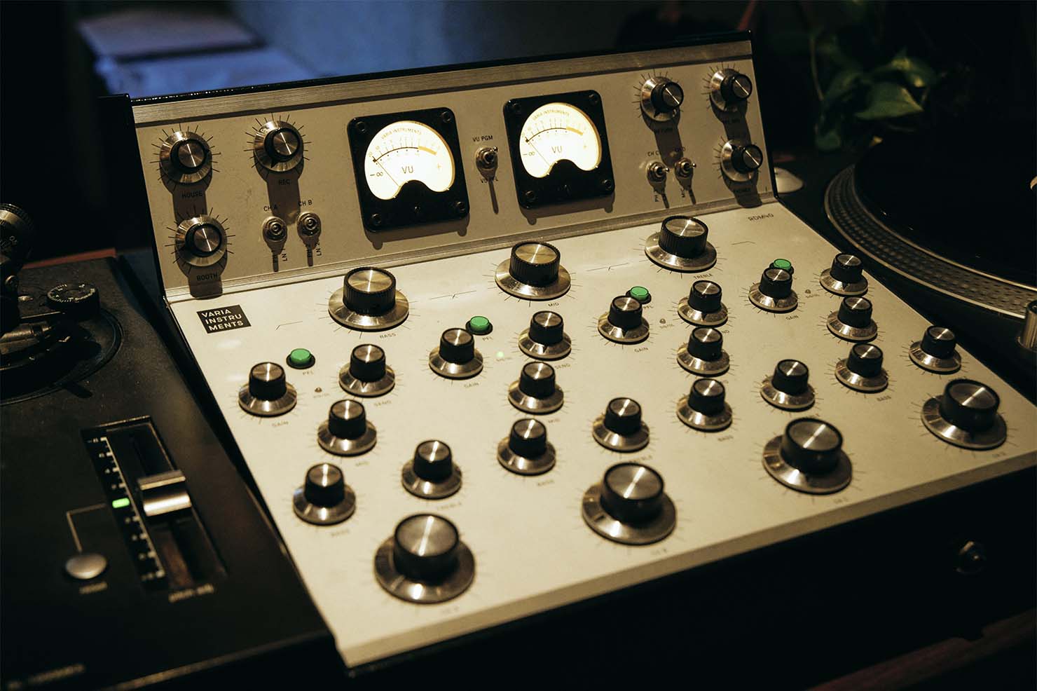 Varia InstrumentsのフルアナログロータリーミキサーRDM40