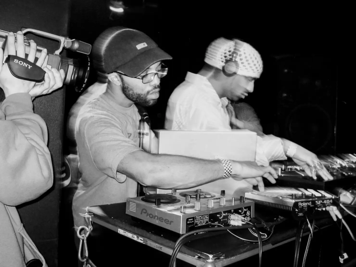 左から南カリフォリニアが生んだレジェンドDJのジェイ・ロック（J Rocc）とマッドリブ。