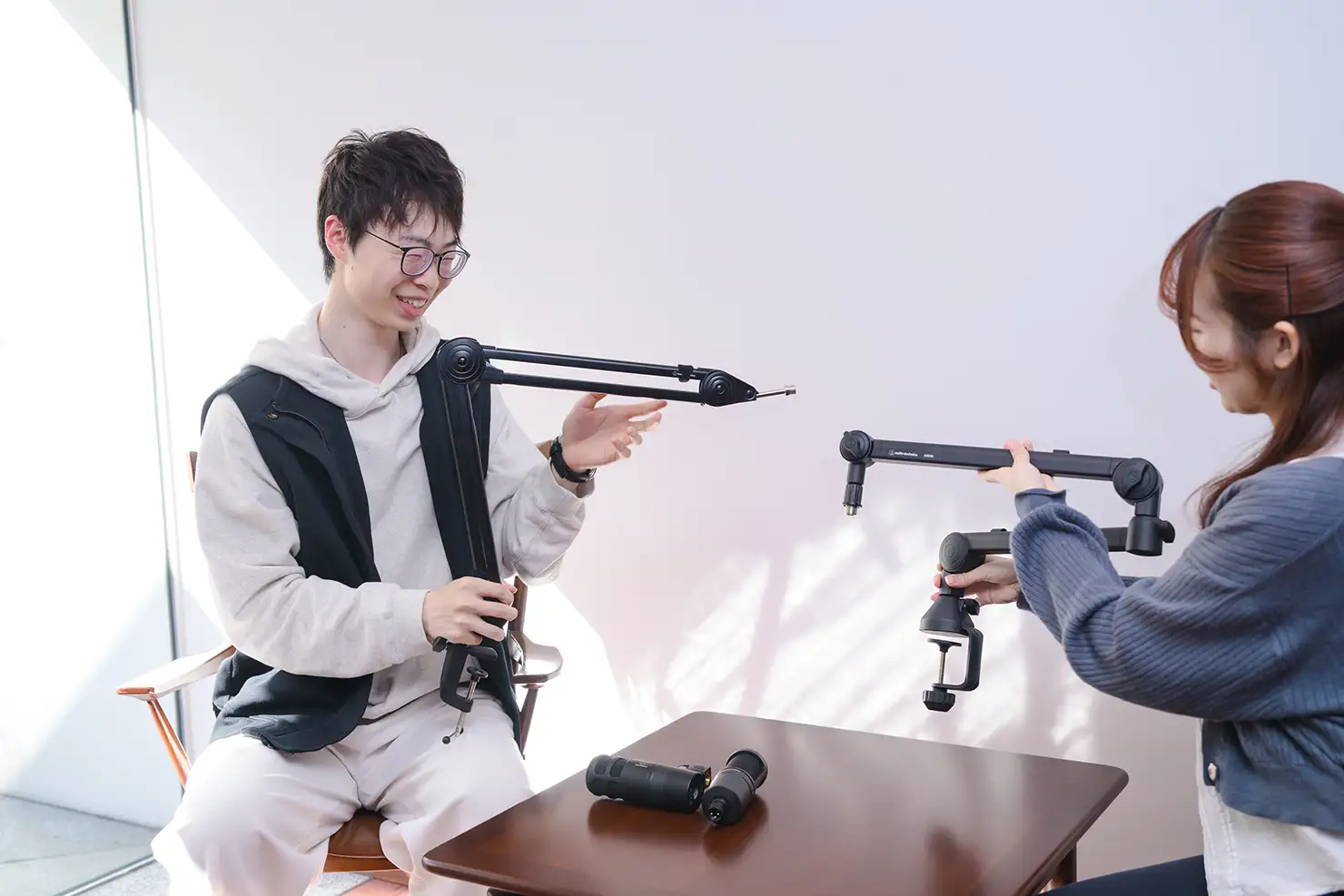 オーディオテクニカ商品開発部の山本（右）と、マーケティング本部の解（左）