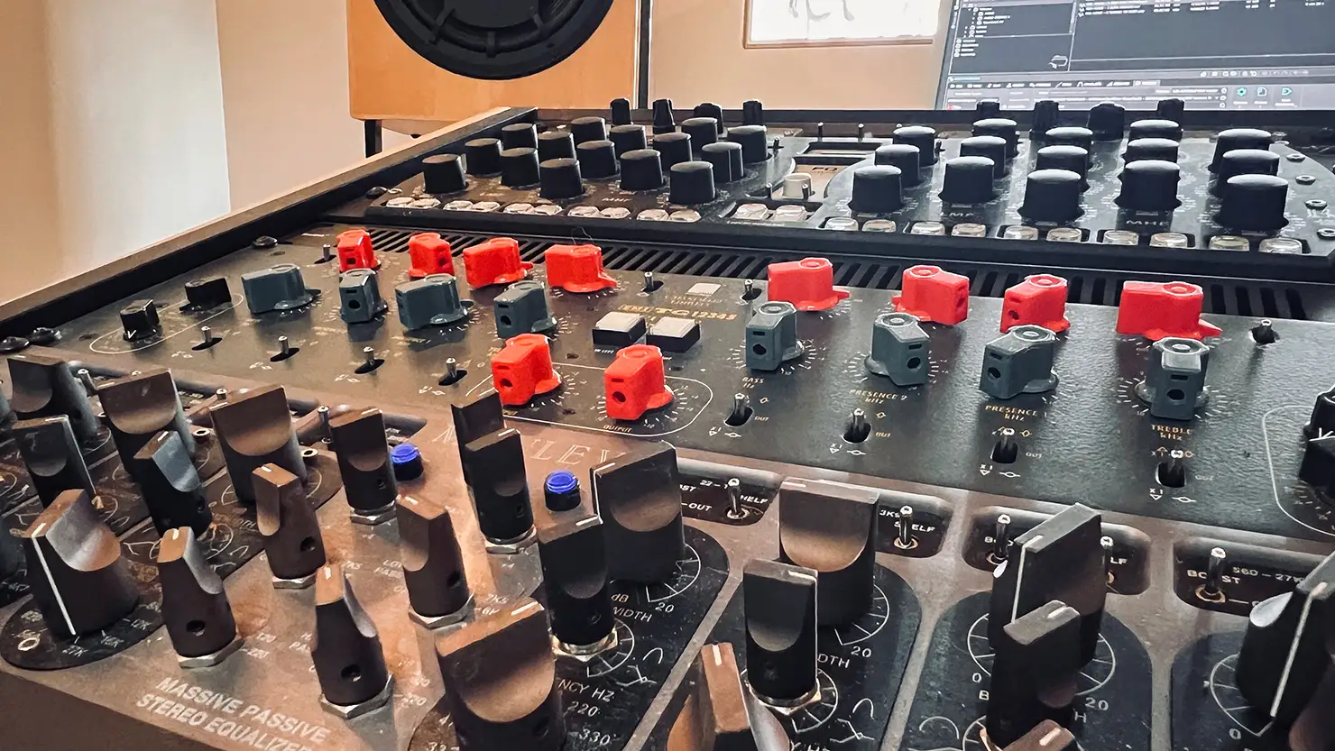 ManleyのMassive Passive EQ（Photo by Taylor Deupree）