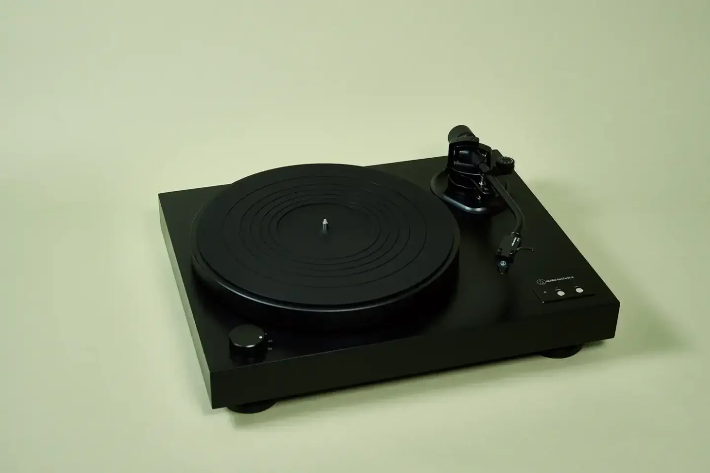 レコードプレーヤーの音、もっと良くなる？——『AT-LP8X』で実践