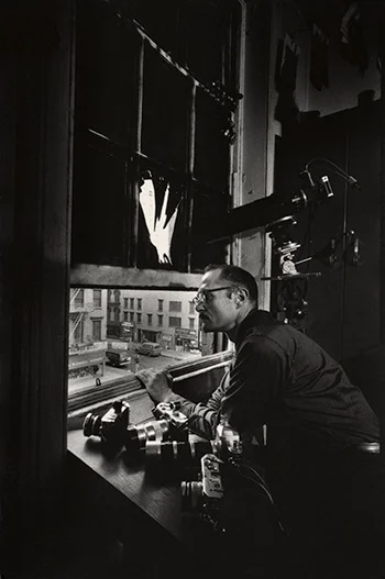 W. ユージン・スミス 《セルフ・ポートレイト》 より 1957年頃 ©1957, 2026 The Heirs of W. Eugene Smith、画像提供: Center for Creative Photography, The University of Arizona: W. Eugene Smith Archive