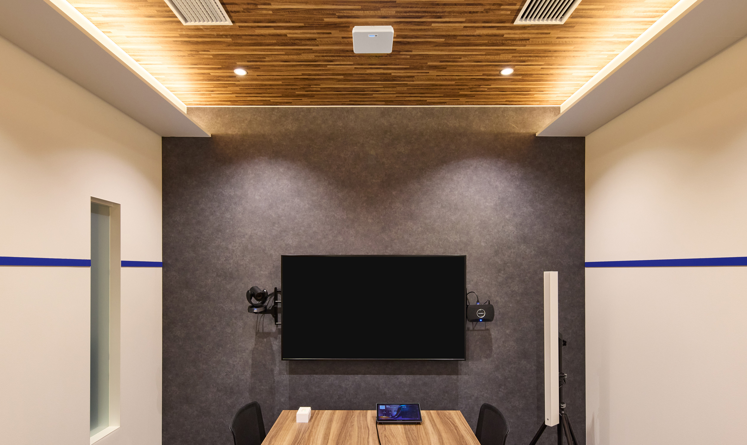 MEETING ROOM 06