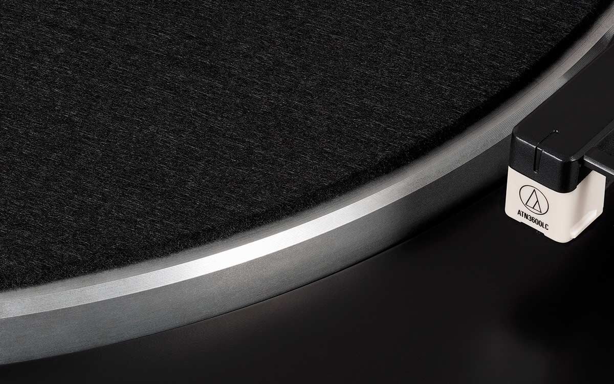 AT-LP60X：プラッターにアルミニウム合金ダイキャスト採用