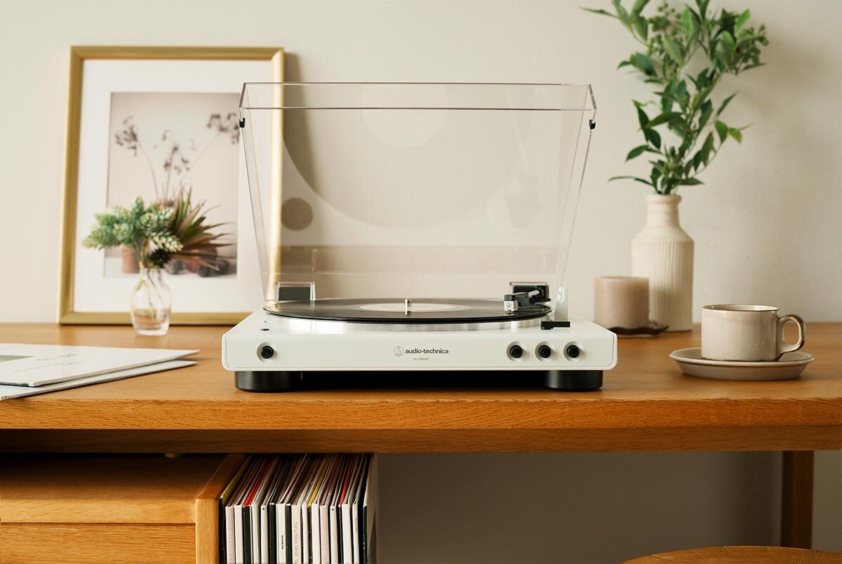 AT-LP60XBT WW：周囲の空間とマッチした落ち着いたデザイン